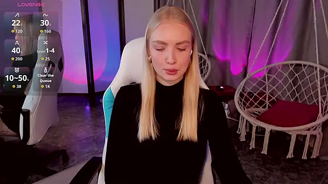 Snapshot of TessaGrays chatting on November 3, 10:19 am TessaGrays online show from November 3, 10:19 am