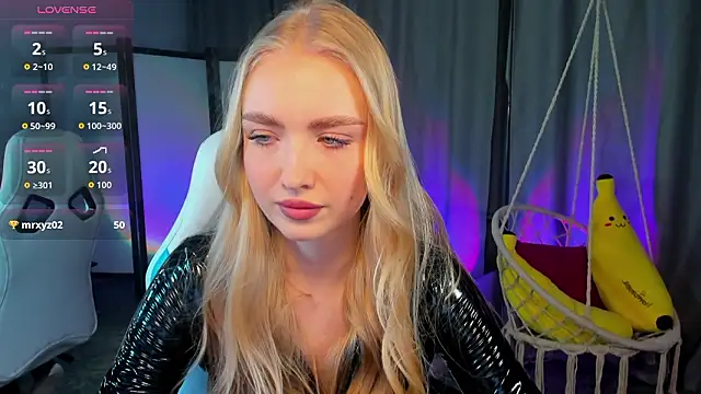 TessaGrays online show from February 8, 8:12 am