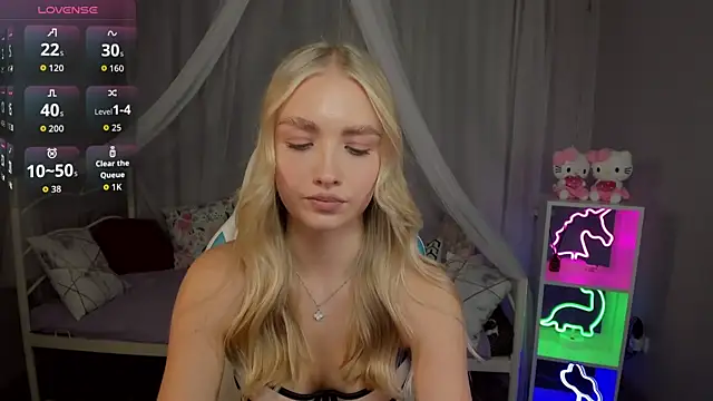 Snapshot of TessaGrays chatting on November 11, 10:32 am TessaGrays online show from November 11, 10:32 am