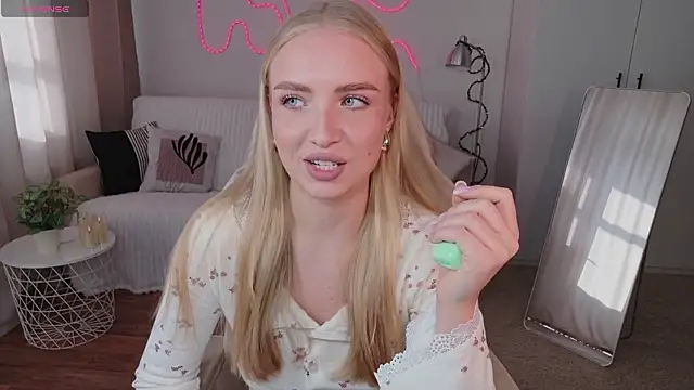 TessaGrays online show from March 15, 10:00 am