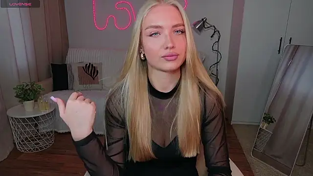 TessaGrays online show from March 29, 8:49 am