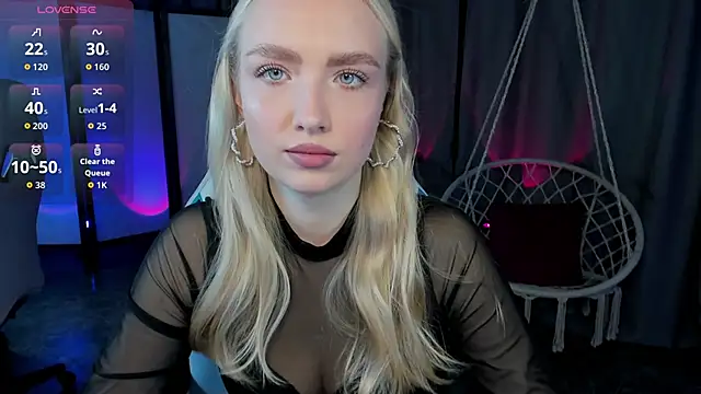 Snapshot of TessaGrays chatting on November 30, 8:26 am TessaGrays online show from November 30, 8:26 am