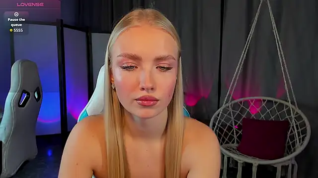 Snapshot of TessaGrays chatting on December 15, 11:05 am TessaGrays online show from December 15, 11:05 am