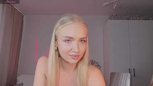 TessaGrays online show from February 21, 8:38 am