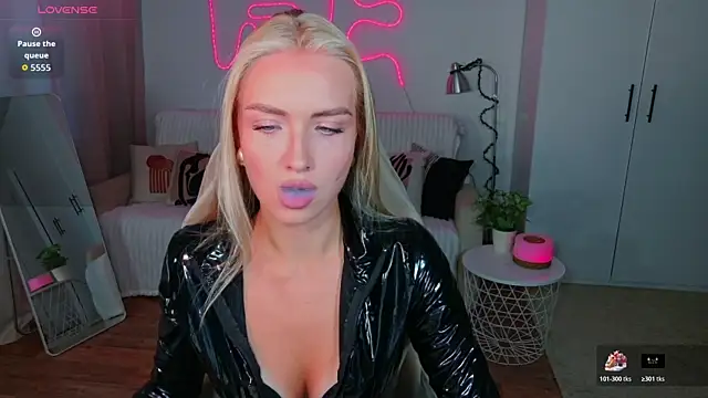 TessaGrays online show from August 4, 12:42 pm