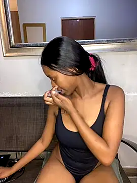 Snapshot of Sirah1 chatting on October 19, 12:35 am Sirah1 online show from October 19, 12:35 am