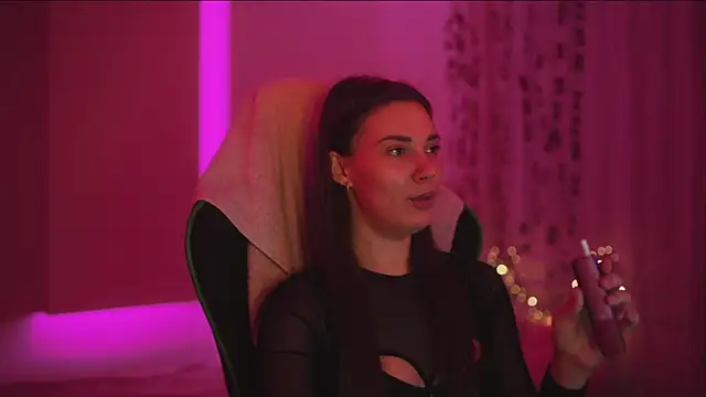 CandyStorm online show from April 3, 11:00 pm