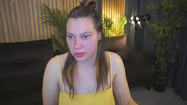 Snapshot of FuckMeDoll_ chatting on October 2, 2:53 pm FuckMeDoll online show from October 2, 2:53 pm