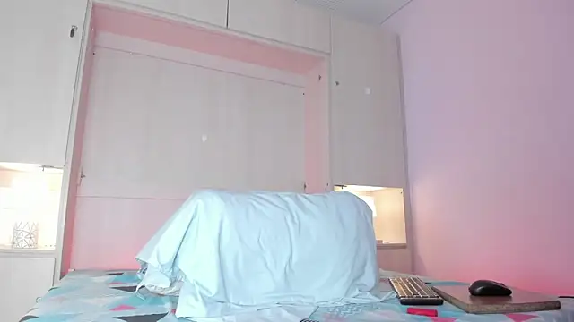 ChloeWiillow online show from February 14, 12:05 pm