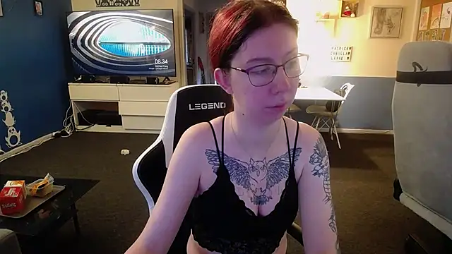 Snapshot of TattooedGirls chatting on November 3, 7:35 am TattooedGirls online show from November 3, 7:35 am