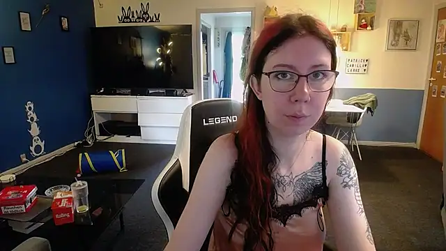 Snapshot of TattooedGirls chatting on October 31, 10:56 am TattooedGirls online show from October 31, 10:56 am