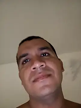 Snapshot of Roberto27052 chatting on October 29, 3:44 pm Roberto27052 online show from October 29, 3:44 pm