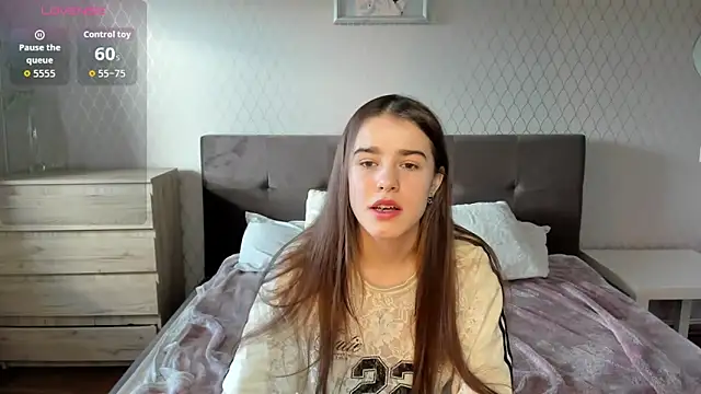 Snapshot of ShellyMoon_ chatting on October 19, 12:30 pm ShellyMoon online show from October 19, 12:30 pm