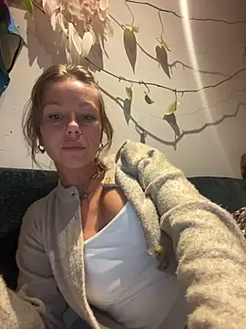 MiraLuna online show from November 7, 8:46 pm