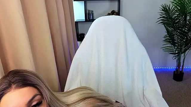 Snapshot of Raven_Ink chatting on November 29, 10:59 am Raven Ink online show from November 29, 10:59 am