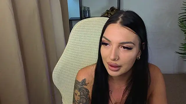 Snapshot of Raven_Ink chatting on November 11, 10:21 am Raven Ink online show from November 11, 10:21 am