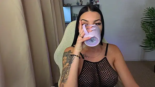 Snapshot of Raven_Ink chatting on November 10, 11:04 am Raven Ink online show from November 10, 11:04 am