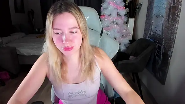 stefany and bettany online show from January 12, 4:19 am