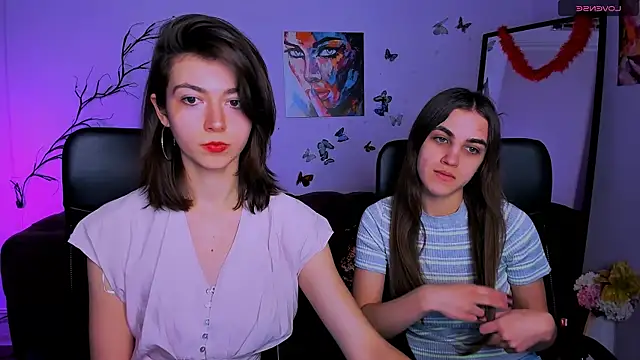 Snapshot of lina_fox12 chatting on December 22, 1:22 pm lina fox12 online show from December 22, 1:22 pm