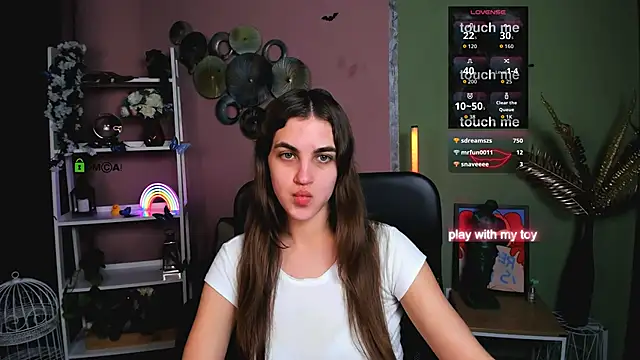 Snapshot of lina_fox12 chatting on December 4, 1:10 pm lina fox12 online show from December 4, 1:10 pm