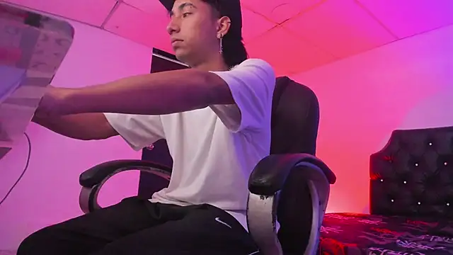 Austin Booy online show from October 18, 4:09 pm