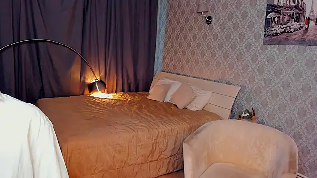 Snapshot of LibbyVenzeio chatting on November 8, 7:12 am LibbyVenzeio online show from November 8, 7:12 am