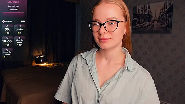 Snapshot of LibbyVenzeio chatting on November 15, 7:12 am LibbyVenzeio online show from November 15, 7:12 am