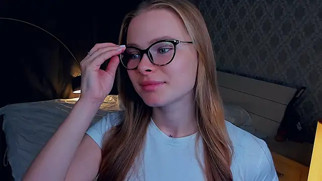 Snapshot of LibbyVenzeio chatting on October 23, 7:07 am LibbyVenzeio online show from October 23, 7:07 am