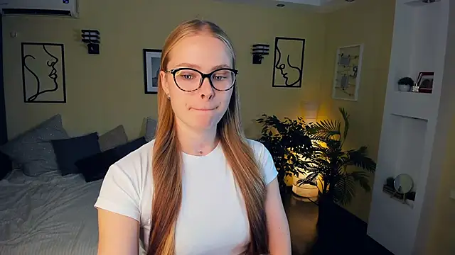 Snapshot of LibbyVenzeio chatting on October 26, 7:09 am LibbyVenzeio online show from October 26, 7:09 am