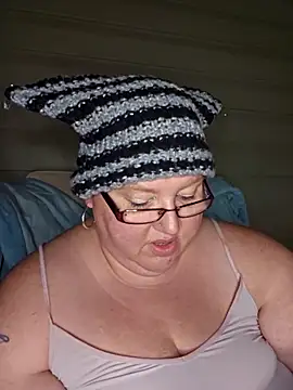 Snapshot of Budd_Bunney chatting on October 22, 11:58 pm Budd Bunney online show from October 22, 11:58 pm