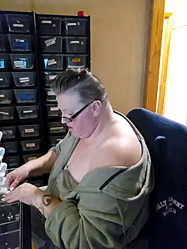 Snapshot of Budd_Bunney chatting on October 17, 3:32 am Budd Bunney online show from October 17, 3:32 am