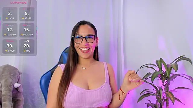 aleaa x online show from October 26, 12:00 am