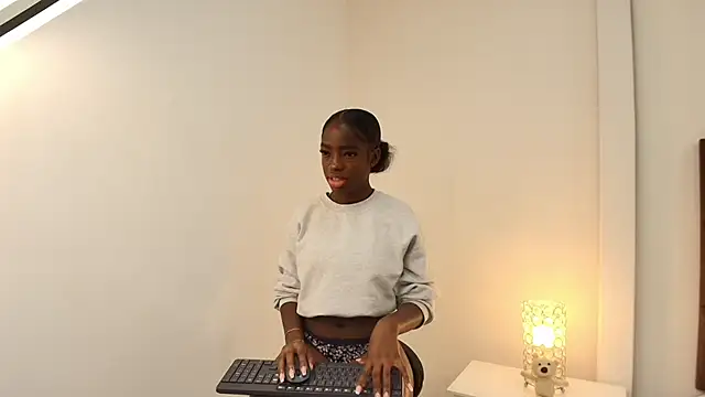 Snapshot of NatashaTaylor chatting on November 25, 10:15 am NatashaTaylor online show from November 25, 10:15 am