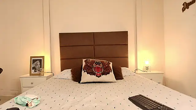 NatashaTaylor online show from February 11, 2:50 pm