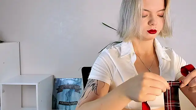 Snapshot of MelinMonro chatting on October 14, 3:18 am MelinMonro online show from October 14, 3:18 am