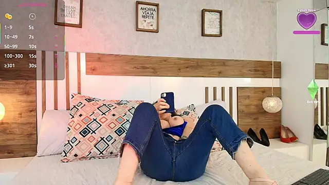 Snapshot of LucianaWainN chatting on June 12, 1:31 pm LucianaWainN online show from June 12, 1:31 pm