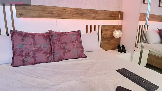 LucianaWainN online show from March 5, 1:19 pm