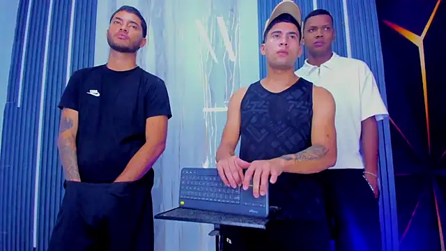 Snapshot of The_Boy_King chatting on December 4, 3:11 pm The Boy King online show from December 4, 3:11 pm