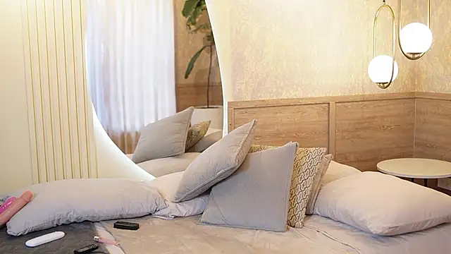 Roxy Vega online show from October 4, 12:28 pm