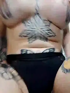 Snapshot of MidyRiscada chatting on November 3, 3:15 pm MidyRiscada online show from November 3, 3:15 pm