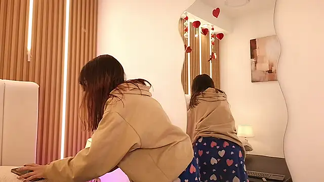 MarinetteLux online show from February 27, 1:00 pm