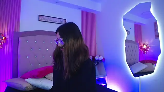 MarinetteLux online show from March 20, 7:48 pm