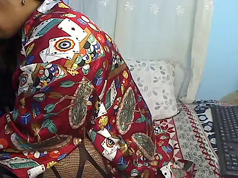 Snapshot of RoseNaya chatting on May 10, 4:05 am RoseNaya online show from May 10, 4:05 am