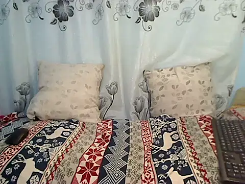 Snapshot of RoseNaya chatting on June 7, 3:45 am RoseNaya online show from June 7, 3:45 am