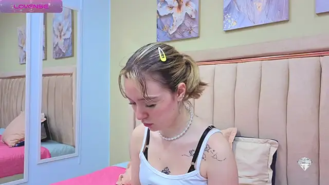 Snapshot of Lucia_Copper chatting on October 26, 12:38 pm Lucia Copper online show from October 26, 12:38 pm