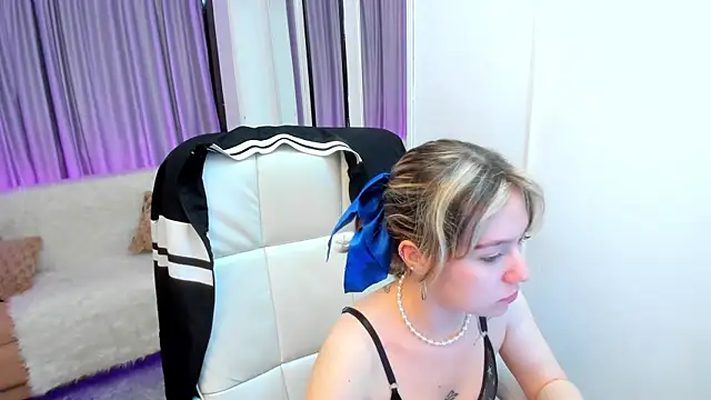 Snapshot of Lucia_Copper chatting on November 3, 11:58 am Lucia Copper online show from November 3, 11:58 am