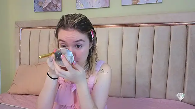 Snapshot of Lucia_Copper chatting on October 29, 12:04 pm Lucia Copper online show from October 29, 12:04 pm