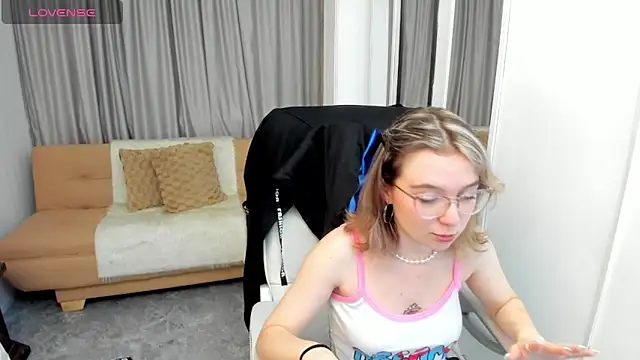 Snapshot of Lucia_Copper chatting on October 1, 12:20 pm Lucia Copper online show from October 1, 12:20 pm