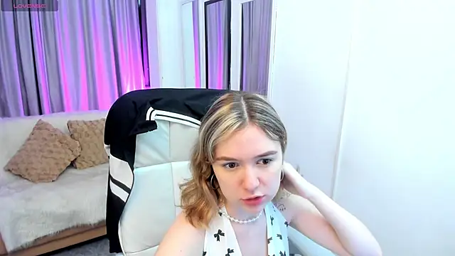 Snapshot of Lucia_Copper chatting on October 30, 11:52 am Lucia Copper online show from October 30, 11:52 am