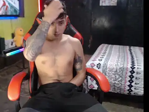 Snapshot of alessandro290 chatting on December 16, 12:26 am alessandro290 online show from December 16, 12:26 am